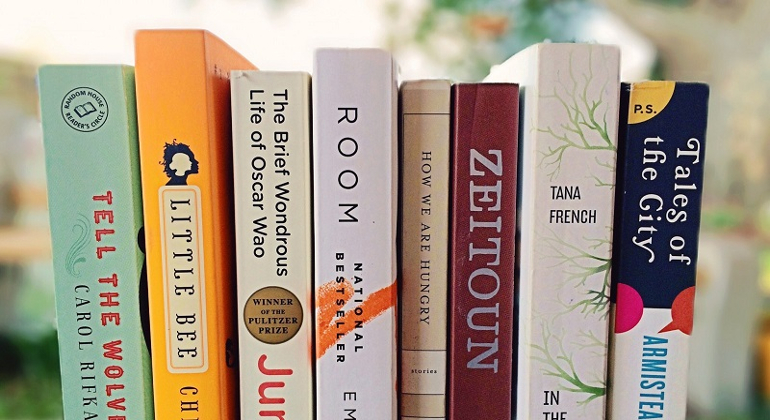 Книжная выставка «Адаптировано, сокращено, облегчено» Книжная выставка «Адаптировано, сокращено, облегчено»