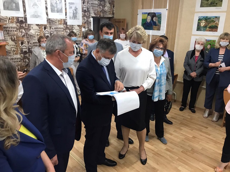Визит ВРИО губернатора Иркутской области в Слюдянскую районную библиотеку Визит ВРИО губернатора Иркутской области в Слюдянскую районную библиотеку