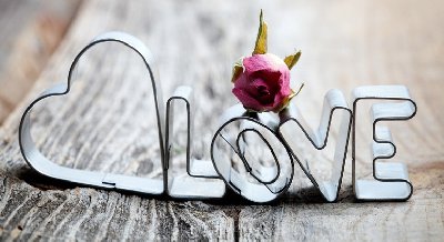  Книжная выставка «Love Is In The Air! – Любовь повсюду!» 