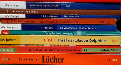  Книжная выставка «Читаем легко и с удовольствием» 
